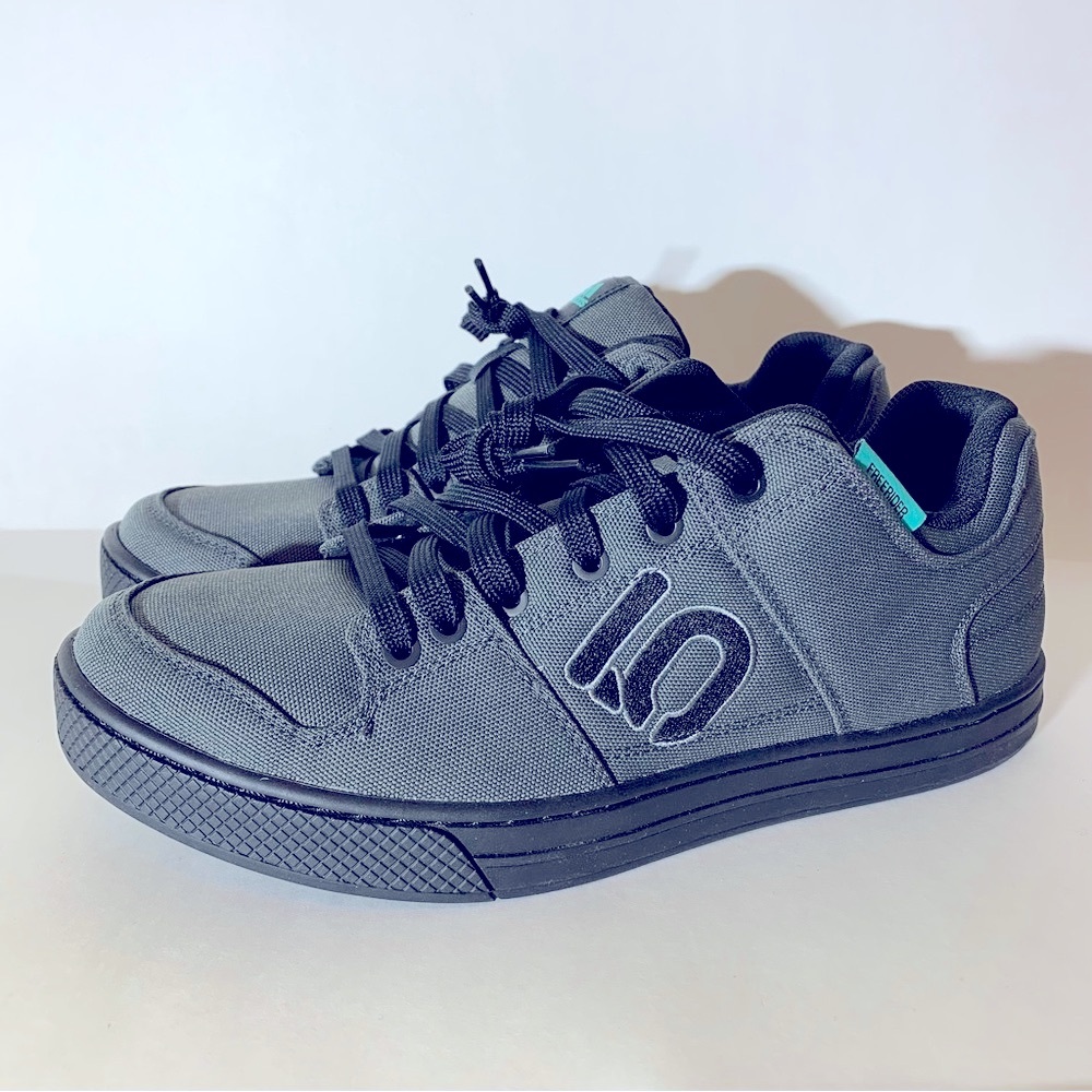 NWOT ADIDAS FREERIDER. CLOSING 4 GOOD